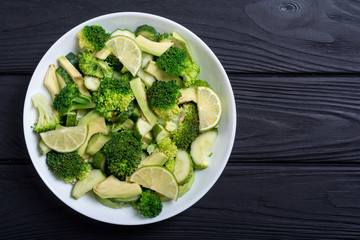 Green salad with avocado