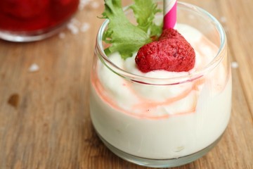 strawberry smoothies with yogurt