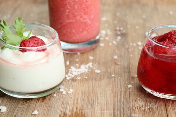 strawberry smoothies with yogurt