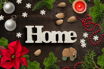 weihnachtliche Dekoration mit Wort 