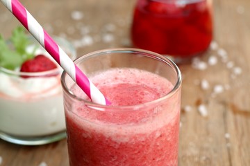 strawberry smoothies with yogurt