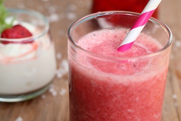 strawberry smoothies with yogurt