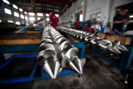 Screw industrial