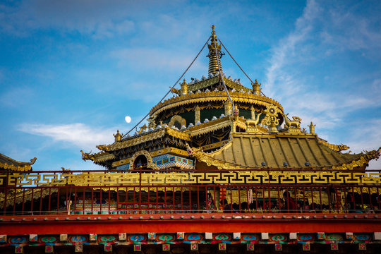 Color five Ming buddhist institute of sichuan province