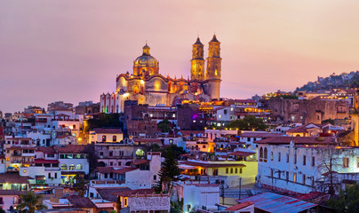 Panorama van Taxco-stad bij zonsondergang, Mexico