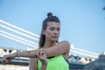 Obraz premium Yoga Women Outside in NYC