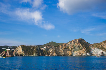 Naklejka premium Costa selvaggia dell'isola di Ponza in Lazio