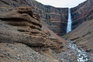 Hengifoss Waterfall ISLAND (Hallormsstadur)