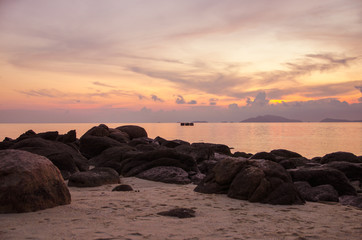 Fototapeta na wymiar sunset beach with rock bay