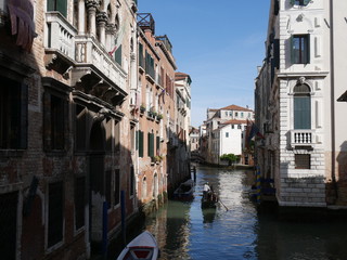 Fototapeta na wymiar Venezia - scorci nelle Calli del sestiere Castello