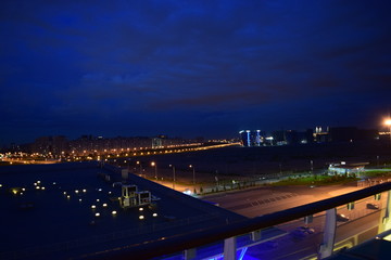 Fototapeta na wymiar Neuer Hafen Sankt Petersburg bei Nacht 01