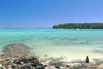 Fototapeta na wymiar paddle sur le lagon de moorea