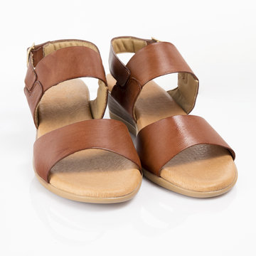 Sandalia Femenina em Pele Castanha super suave.