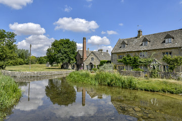 Fototapeta na wymiar england, gloucestershire, village, uk, cotswolds, old, lower slaughter, stone, building, architecture, rural, europe, cotswold, cottage, house, travel, countryside, idyllic, landmark, peaceful, countr