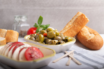 mozzarella with tomatoes and olives