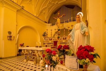 Die Santa Sofia Kirche befindet sich auf der Piazza von Anacapri, auf der Insel Capri, Italien.