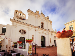 Die Santa Sofia Kirche befindet sich auf der Piazza von Anacapri, auf der Insel Capri, Italien.