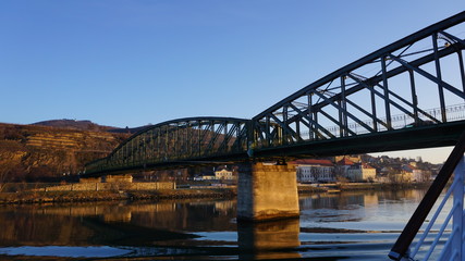 Brücken über der Donau zwischen Krems in der Wachau und Wien im Frühling