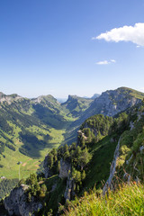 Fototapeta na wymiar Blick vom Niederhorn auf das Justistal – Berner Oberland, Schweiz