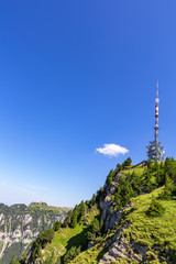 Obraz premium Blick vom auf den Sendeturm des Niederhorns - Berner Oberland, Schweiz