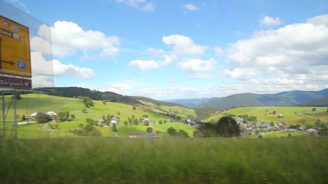 Landschaft im vorbeifahren