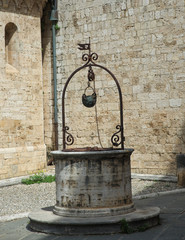 San Quirico d'Orcia - antico pozzo