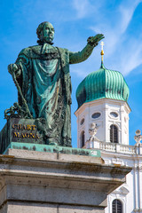Fototapeta na wymiar Dom Sankt Stephan Passau und König Maximilian Joseph
