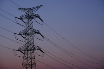 夕暮れ　鉄塔