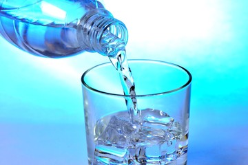 glass with ice and water