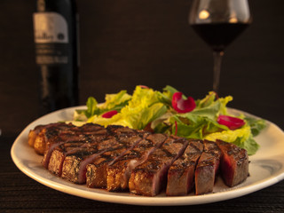 Steak con vino tinto