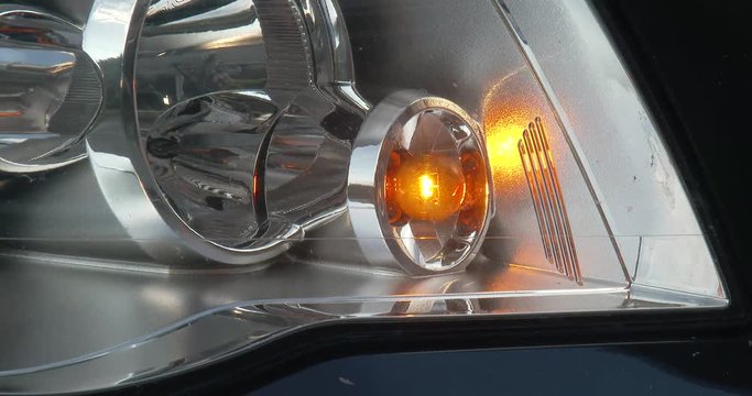 Hazard Light Flashing - Mini Van