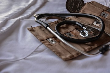 Estetoscopio con funda marron