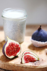 chia pudding with figs