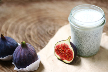 chia pudding with figs