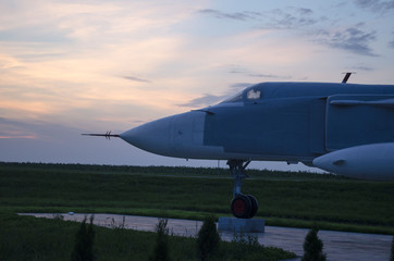Fototapeta na wymiar monument airplane at sunset