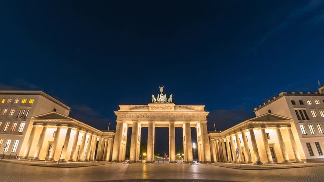 Berlin Germany time lapse 4K, city skyline day to night timelapse at Brandenburg Gate (Brandenburger Tor)