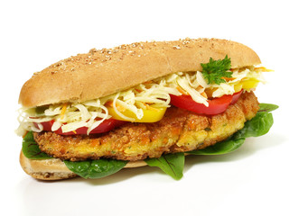 Vegetarisches Brötchen mit Salat