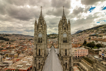 Fototapeta na wymiar Quito skyline