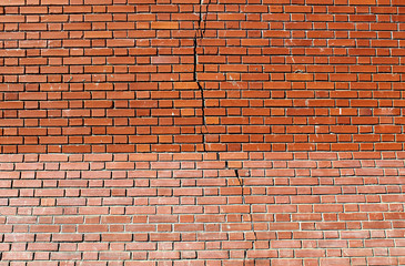 cracked the brick wall due to poor masonry