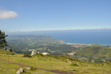 Paisaje montaña y costa