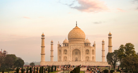 Fototapeta na wymiar Taj Mahal looking majestic