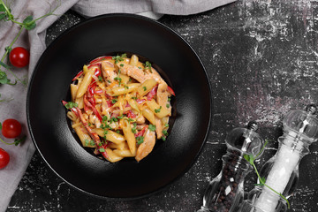 паста с куриным филе и овощами