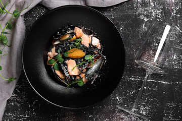 паста с чернилами каракатицы и морепродуктами © lenakorzh