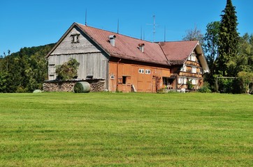 Fototapeta na wymiar Bauernhaus bei St. Gallen, Ostschweiz