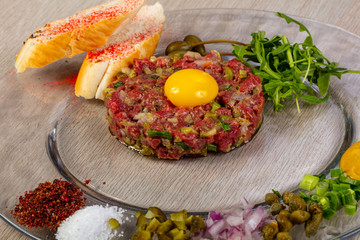Beef tartar with bread