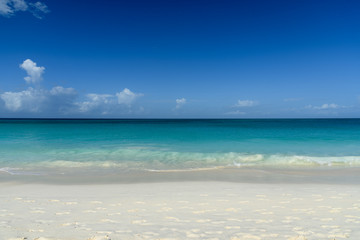 Fototapeta na wymiar White sand and turquoise water. Dreamy background.
