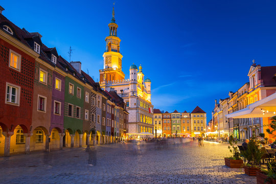 Fototapeta Architecture of the Main Square in Poznan at night, Poland.