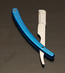 barber razor on the table