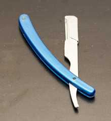 barber razor on the table