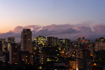 Naklejka premium cidade, prédios, nuvens, céu, luzes, noite, tempestade